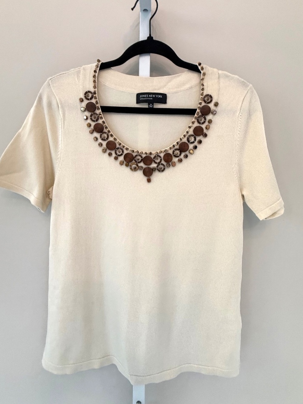 Jones New York Cream Embellished Neck Short Sleeve Knit Top Size M Beaded